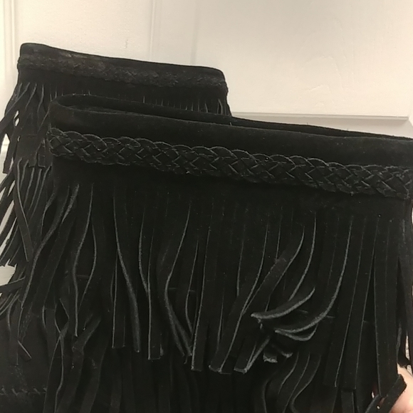 Minnetonka Fringe Boots - Picture 4 of 6